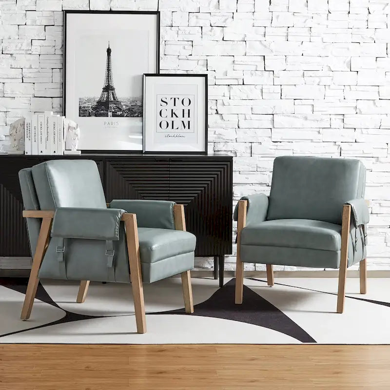 Fauteuils en similicuir style ferme avec pieds en bois massif, deux chaises par ensemble.