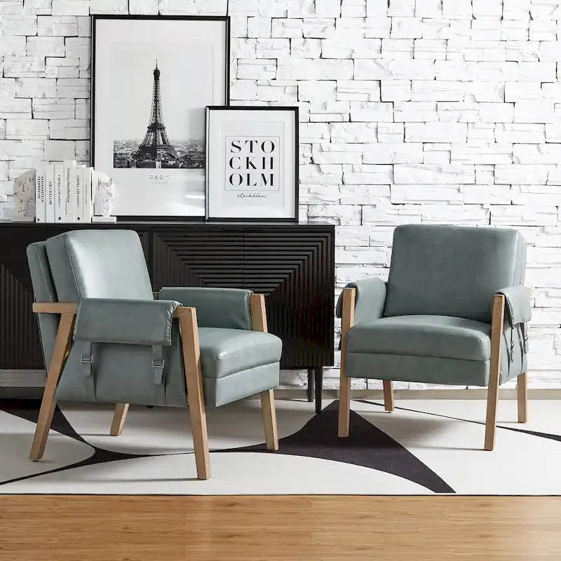 Fauteuils en similicuir style ferme avec pieds en bois massif, deux chaises par ensemble.
